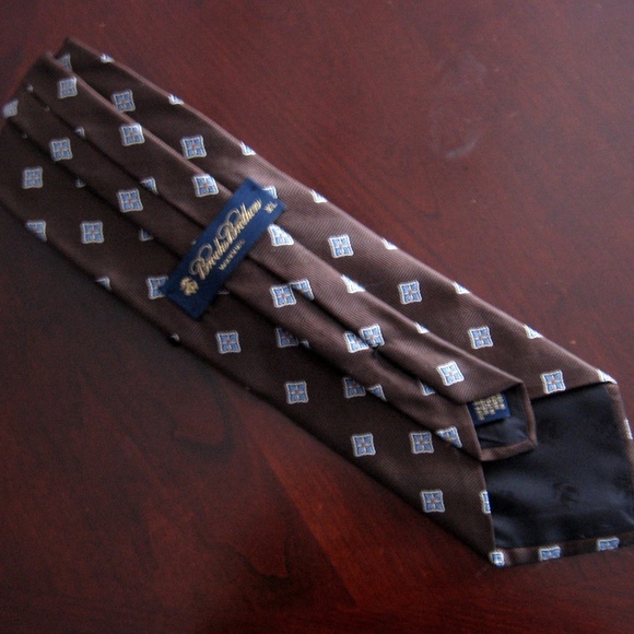 NWOT BROOKS BROTHERS CHOCOLATE BROWN TIE CRAVAT - Picture 1 of 3